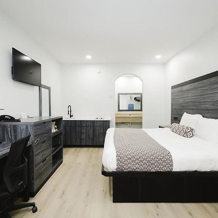 Sapphire Inn & Suites Deer Park Ngoại thất bức ảnh