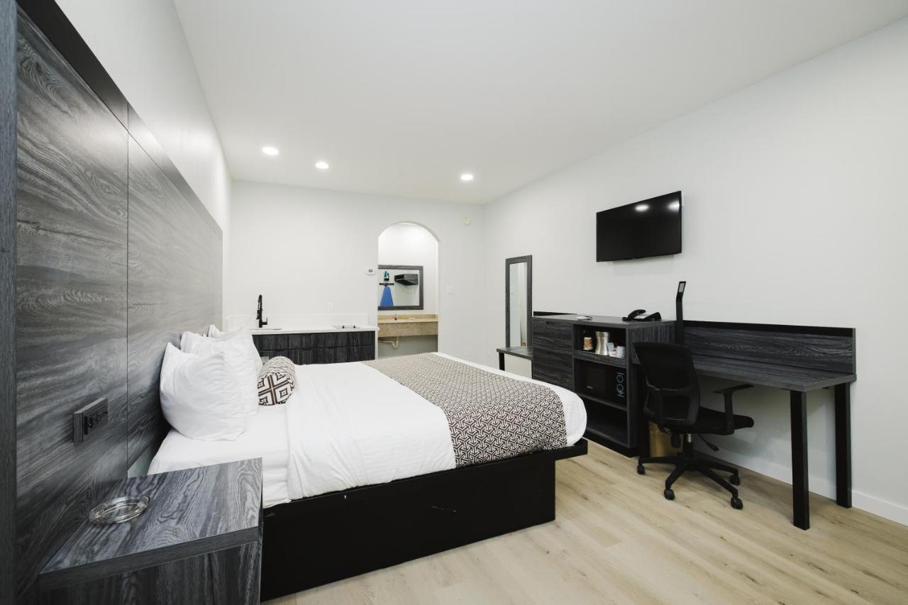 Sapphire Inn & Suites Deer Park Ngoại thất bức ảnh