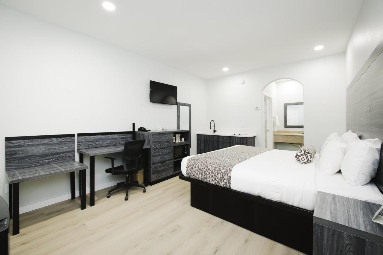 Sapphire Inn & Suites Deer Park Ngoại thất bức ảnh