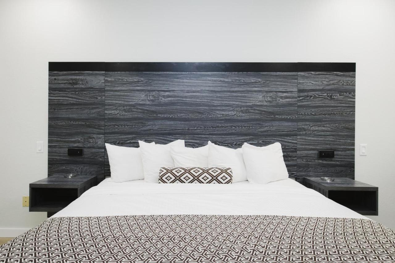 Sapphire Inn & Suites Deer Park Ngoại thất bức ảnh