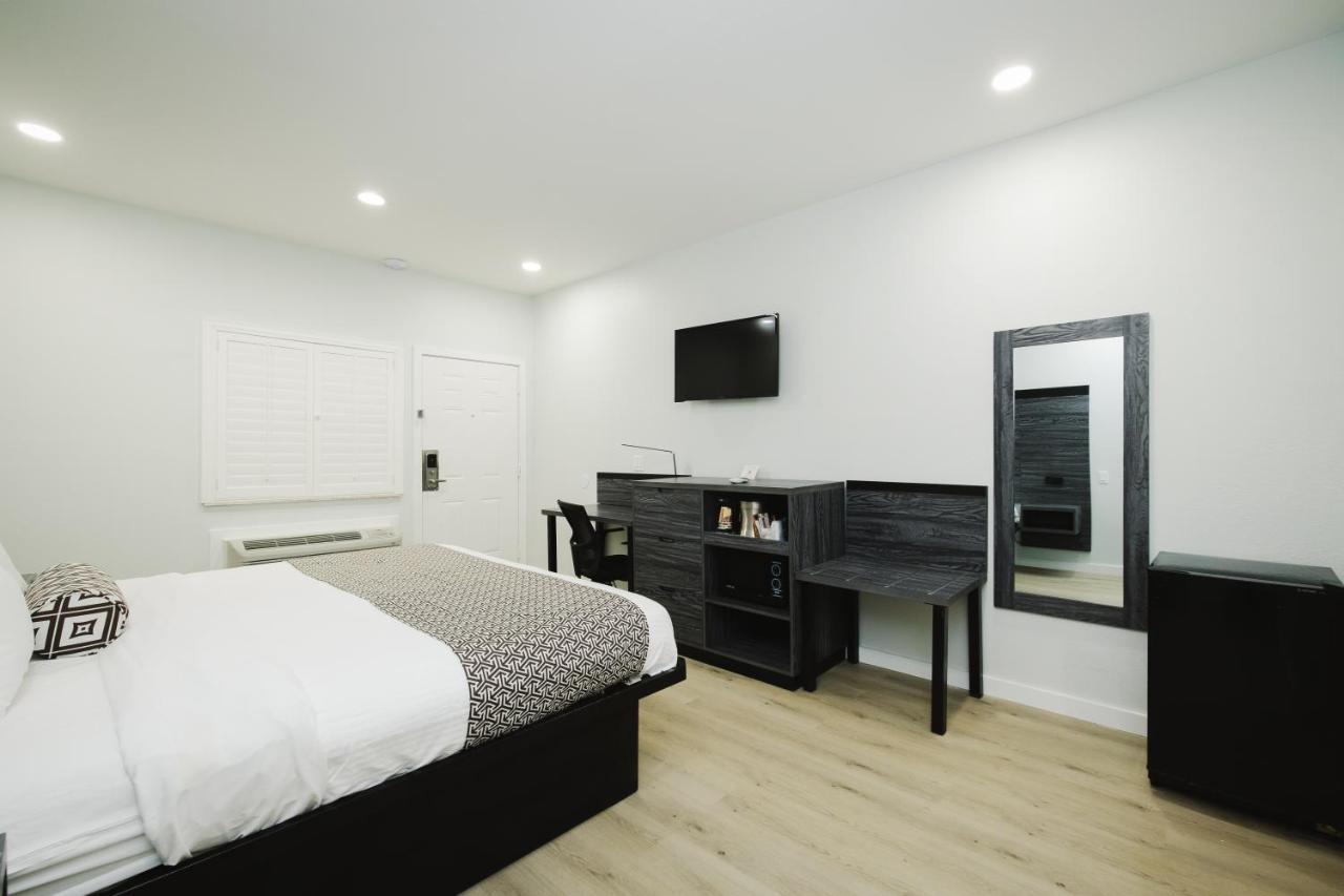 Sapphire Inn & Suites Deer Park Ngoại thất bức ảnh