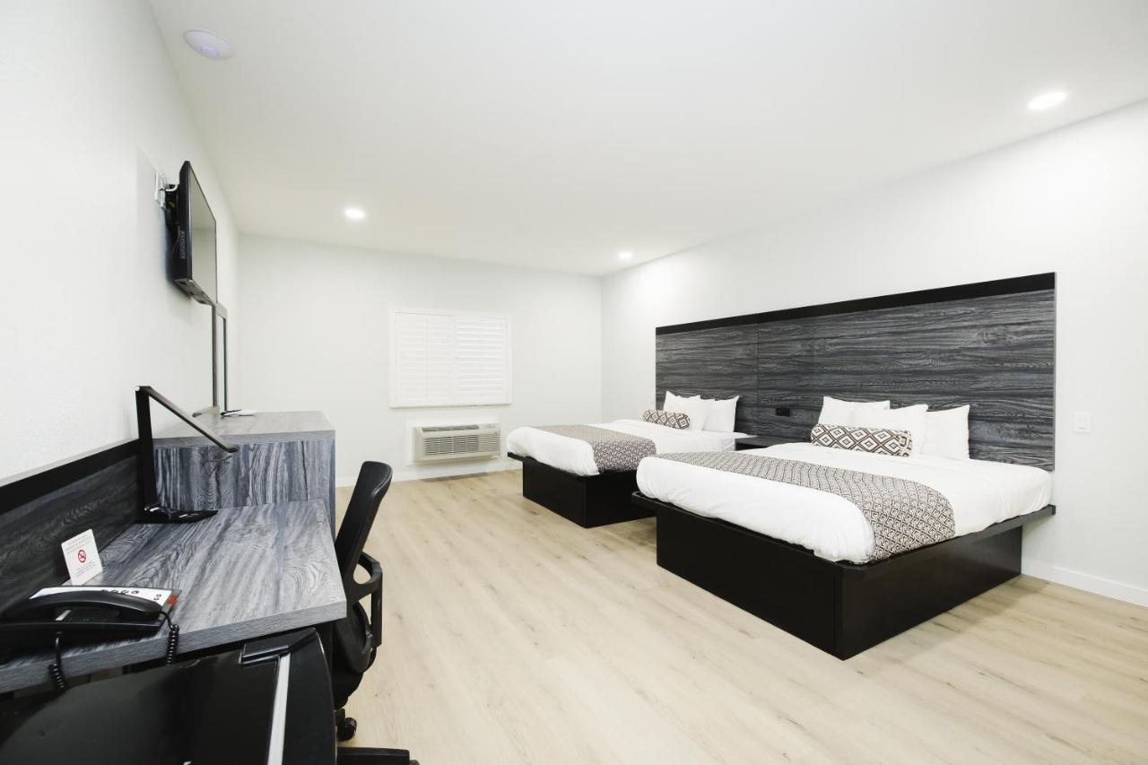 Sapphire Inn & Suites Deer Park Ngoại thất bức ảnh