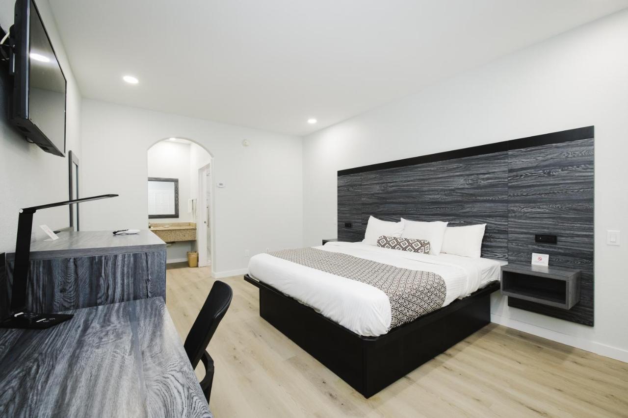 Sapphire Inn & Suites Deer Park Ngoại thất bức ảnh