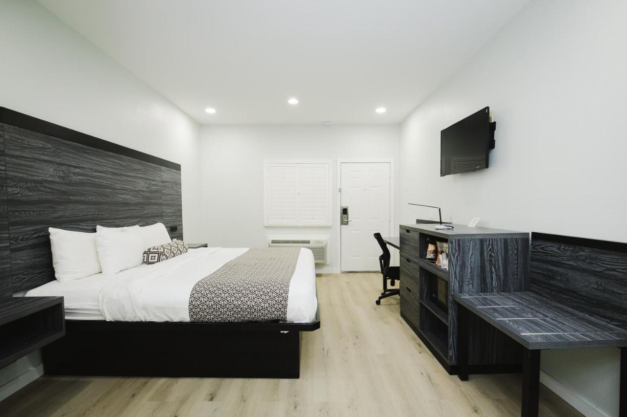 Sapphire Inn & Suites Deer Park Ngoại thất bức ảnh
