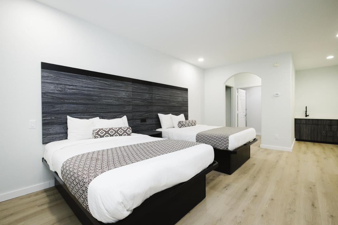 Sapphire Inn & Suites Deer Park Ngoại thất bức ảnh
