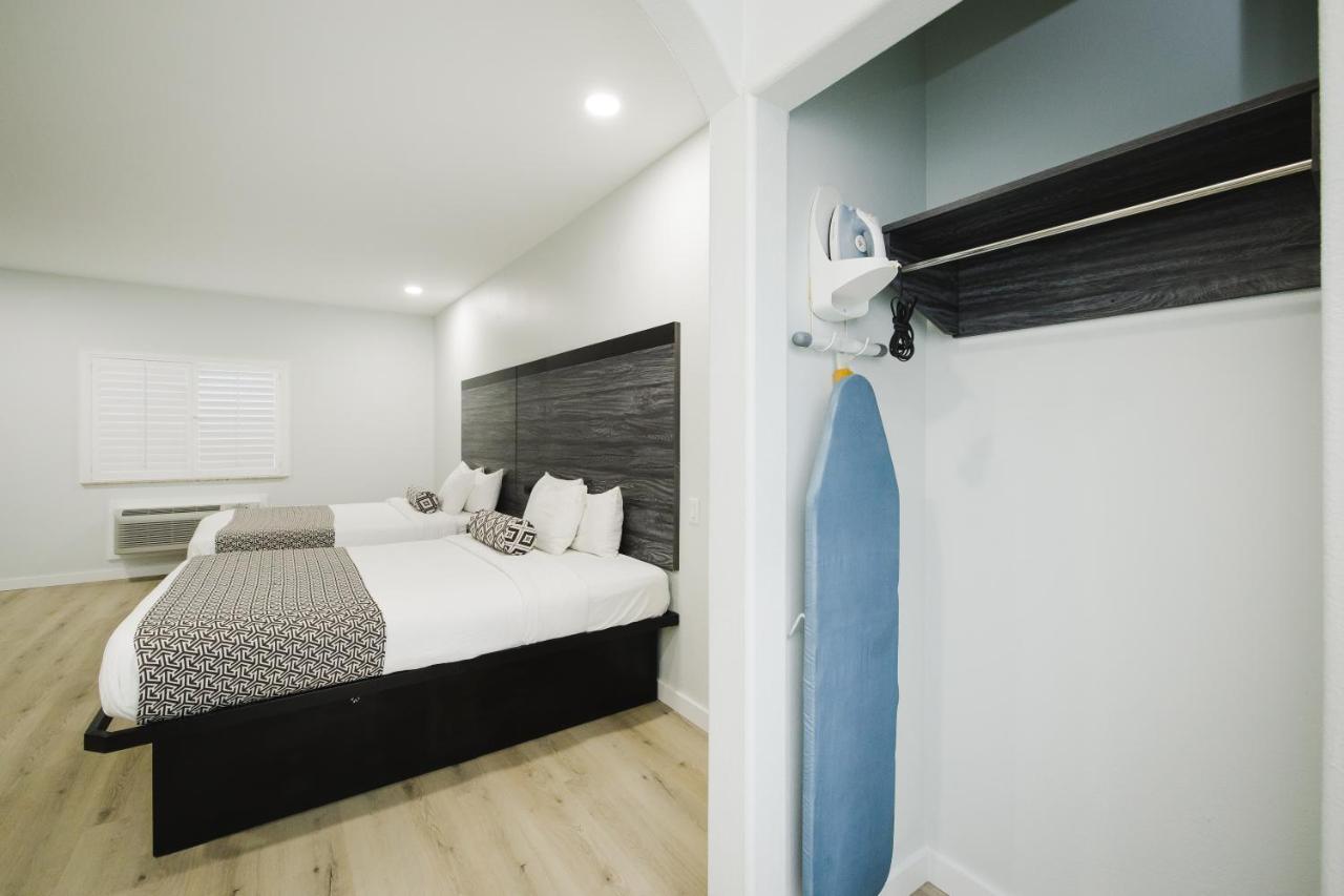 Sapphire Inn & Suites Deer Park Ngoại thất bức ảnh