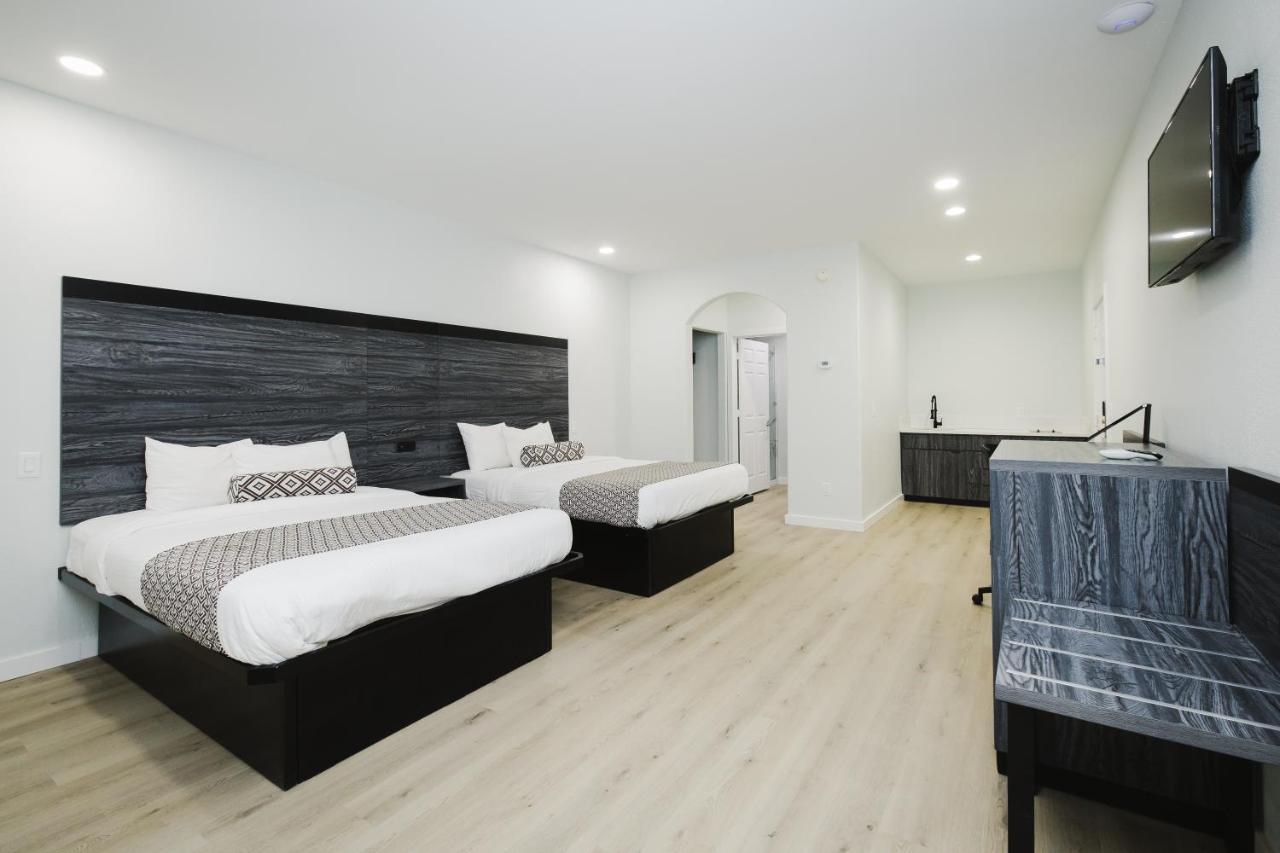 Sapphire Inn & Suites Deer Park Ngoại thất bức ảnh