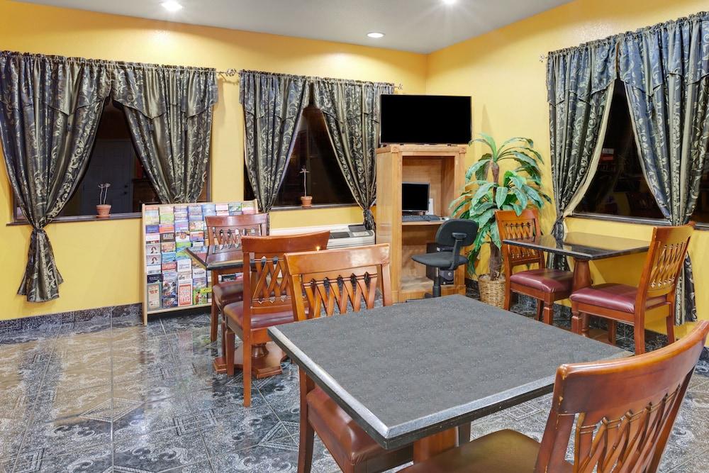 Sapphire Inn & Suites Deer Park Ngoại thất bức ảnh